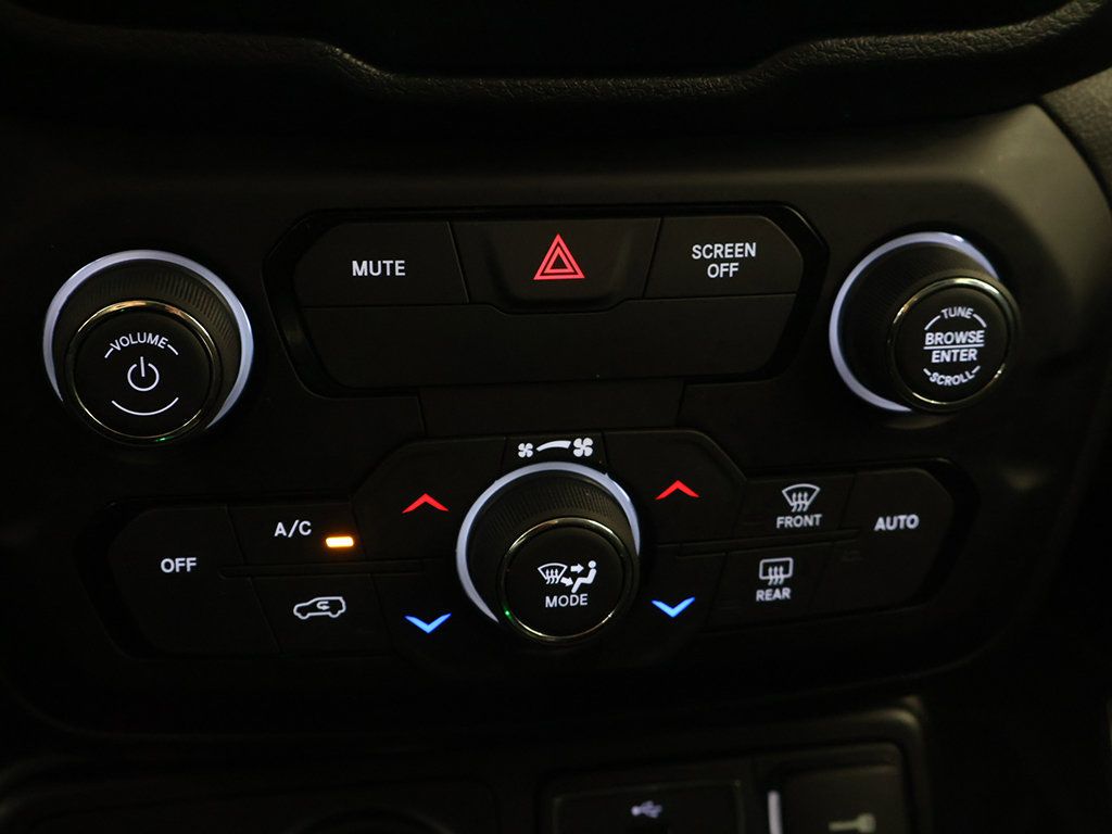 Used 2019 Jeep Renegade Latitude AWD/4WD image 42
