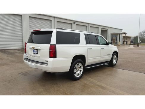 Used 2017 Chevrolet Suburban Premier image 8