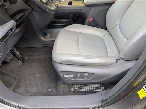 Used 2021 Toyota Sienna XLE image 15