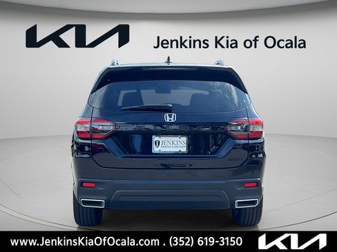 Used 2025 Honda Pilot Sport image 4