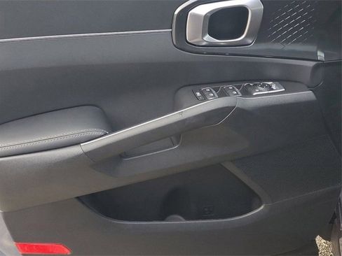 New 2025 Kia Sorento LX image 5