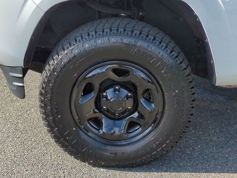 Used 2020 Toyota Tacoma SR w/ SR Convenience Package RWD image 11
