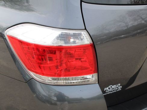 Used 2013 Toyota Highlander Plus w/ Cold Weather Pkg image 17