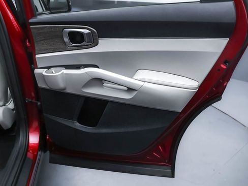 Used 2022 Kia Sorento S image 34