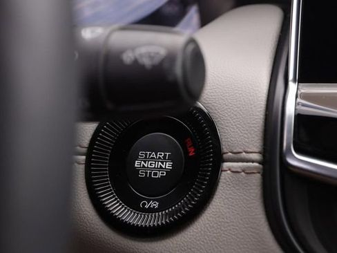 Used 2025 Jeep Compass Limited AWD/4WD image 14