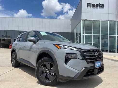 Certified 2026 Nissan Rogue SV FWD image 1