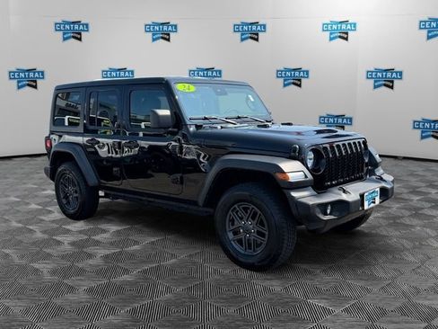 Used 2024 Jeep Wrangler Unlimited Sport AWD/4WD image 8