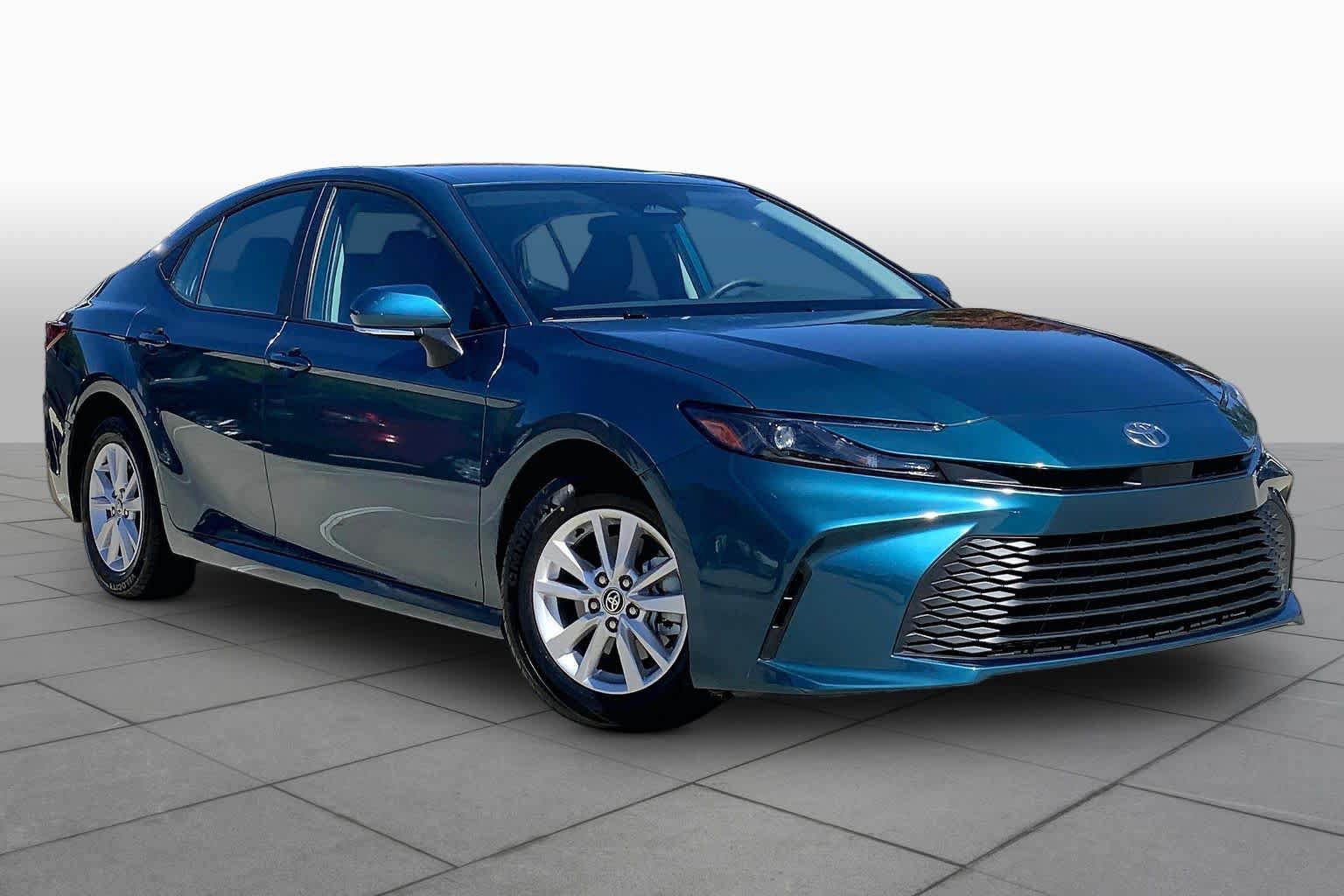 Used 2025 Toyota Camry LE FWD image 3