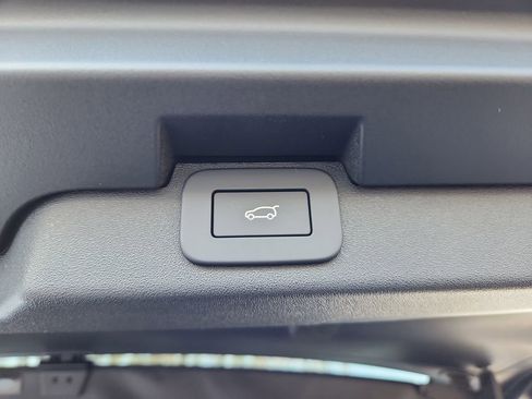 New 2026 Land Rover Discovery Limited Edition image 14