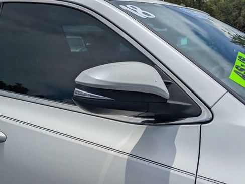 Used 2018 Toyota Highlander XLE FWD image 12