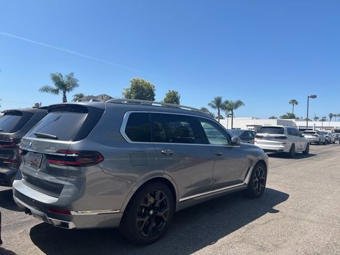 Used 2024 BMW X7 xDrive40i image 3