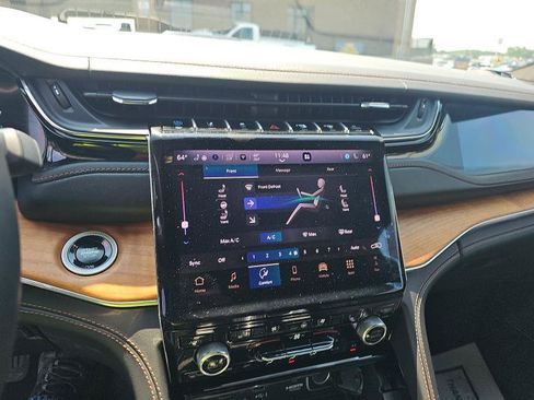 Used 2025 Jeep Grand Cherokee Summit AWD/4WD image 2