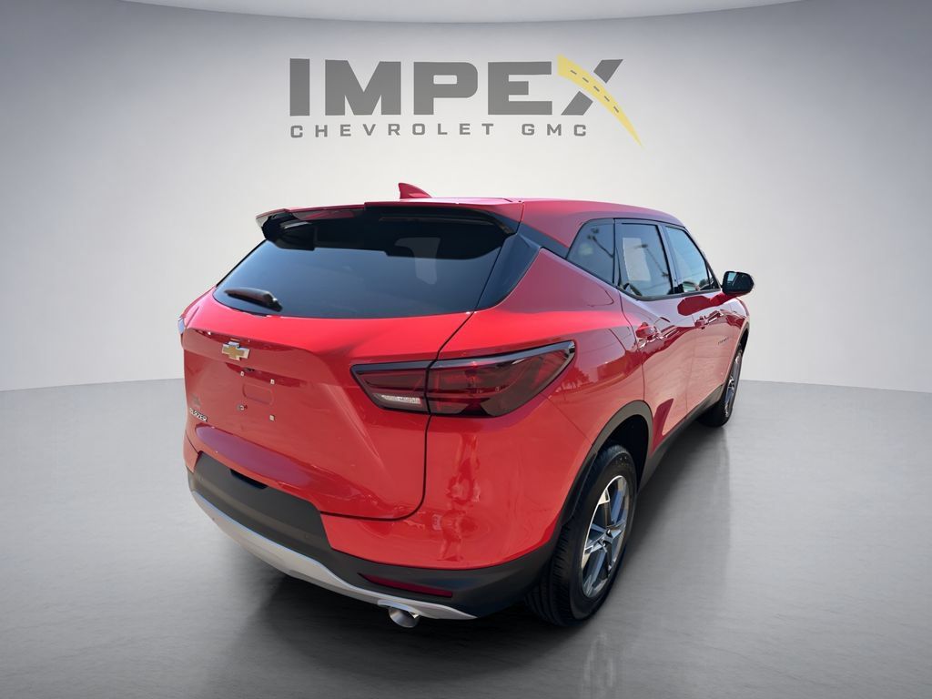 Used 2026 Chevrolet Blazer LT FWD image 5