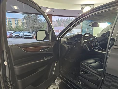 Used 2019 Cadillac Escalade ESV Luxury image 27