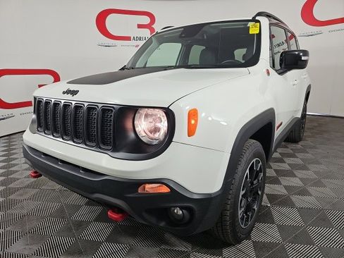 Certified 2023 Jeep Renegade Trailhawk w/ Trailhawk Elite Group image 3