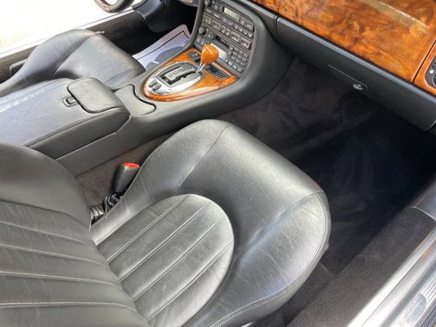 Used 2005 Jaguar XK8 Convertible image 37