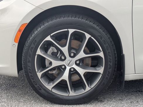 Used 2021 Chrysler Pacifica Limited w/ Premium & Safety Sphere Group AWD/4WD image 9