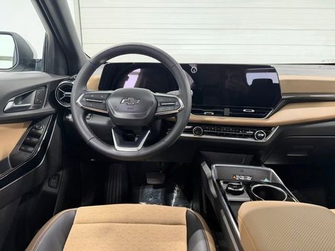 Used 2025 Chevrolet Equinox ACTIV w/ Safety and Technology Package AWD/4WD image 26