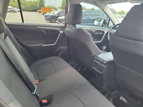 Used 2022 Toyota RAV4 LE AWD/4WD image 25