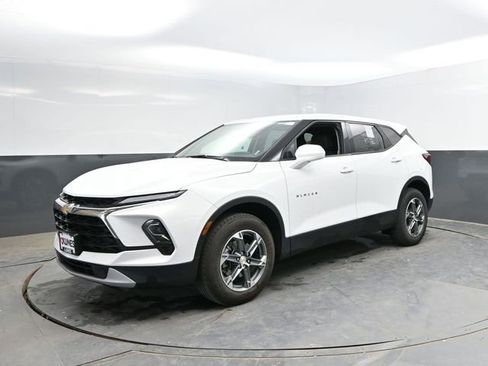 Used 2025 Chevrolet Blazer LT AWD/4WD image 5