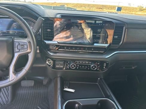 Used 2024 Chevrolet Silverado 3500 High Country w/ High Country Premium Package image 18