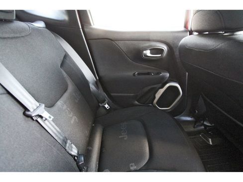 Used 2015 Jeep Renegade Latitude AWD/4WD image 12