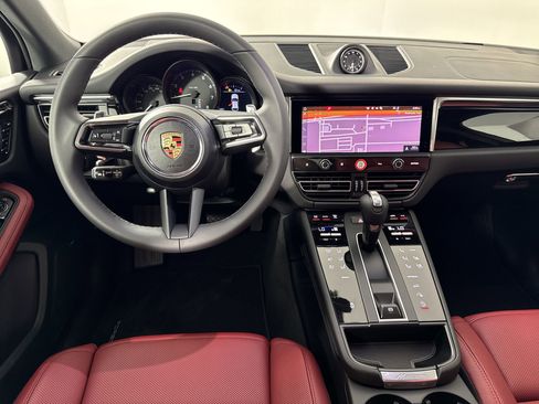 Certified 2025 Porsche Macan image 26