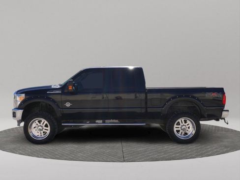 Used 2011 Ford F250 Lariat w/ Lariat Interior Pkg image 3