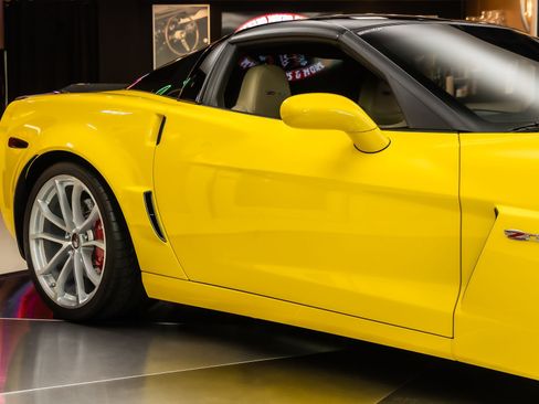 Used 2013 Chevrolet Corvette Z06 w/ 2LZ Preferred Equipment Group RWD image 22