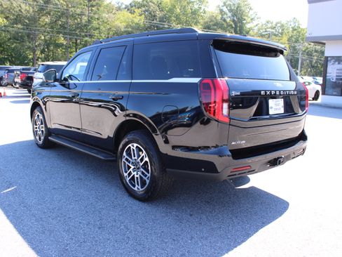 Used 2025 Ford Expedition Active AWD/4WD image 8
