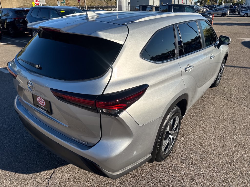 Used 2024 Toyota Highlander XLE AWD/4WD image 9