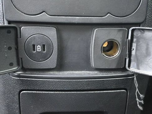 Used 2024 Ford Explorer XLT AWD/4WD image 30