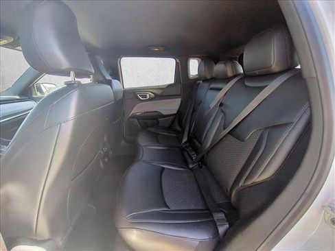 Used 2024 Jeep Compass Latitude image 17