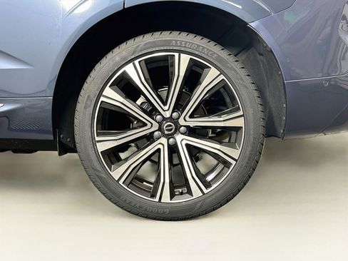 Used 2023 Volvo XC60 B5 Ultimate w/ Climate Package FWD image 11