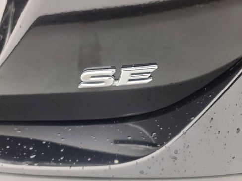 Used 2023 Toyota Camry SE image 12