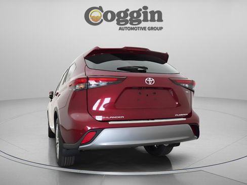 New 2026 Toyota Highlander Platinum AWD/4WD image 12