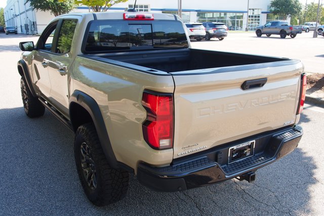 Used 2024 Chevrolet Colorado ZR2 w/ Technology Package AWD/4WD image 5