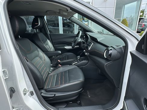 Used 2018 Nissan Kicks SR w/ Premium Package image 23