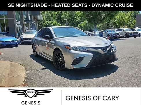 Used 2020 Toyota Camry SE FWD image 1