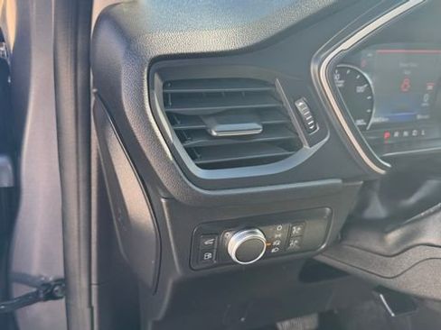 Used 2022 Ford Escape SE w/ SE Sport Appearance Package image 17