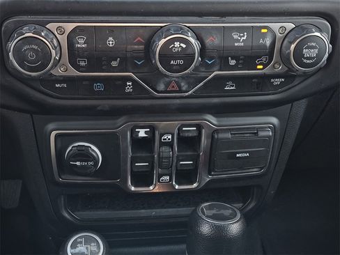 Used 2023 Jeep Wrangler Unlimited w/ Cold Weather Group image 15