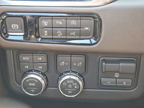 New 2026 GMC Yukon Denali Ultimate AWD/4WD image 14