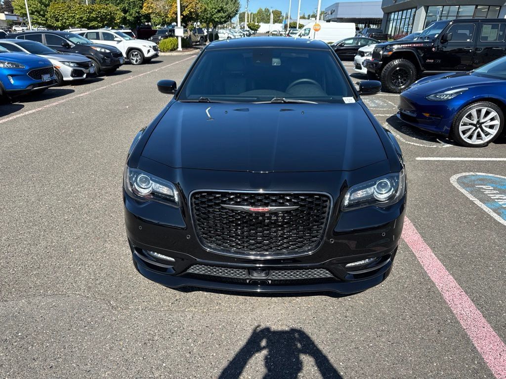 Used 2023 Chrysler 300 S w/ Comfort Group RWD image 2