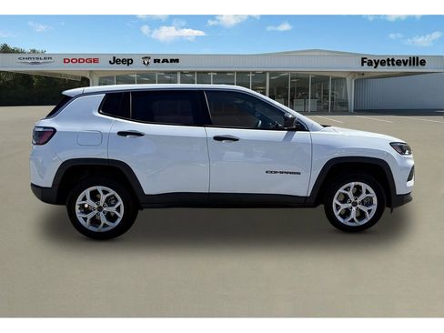 Used 2025 Jeep Compass Sport image 2