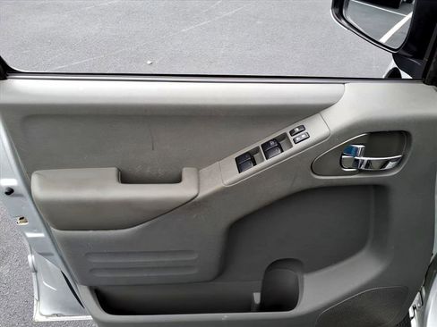 Used 2018 Nissan Frontier SV image 14