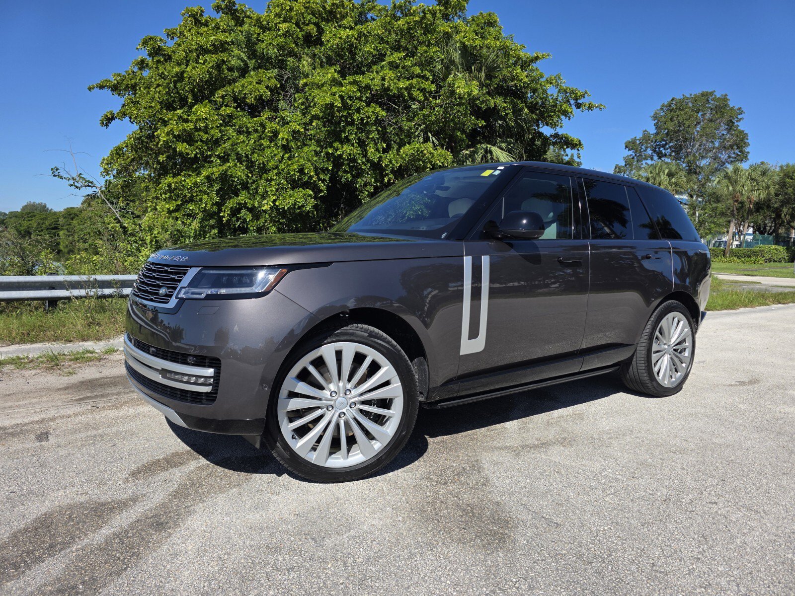 Certified 2023 Land Rover Range Rover First Edition AWD/4WD image 1