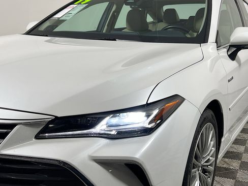 Used 2019 Toyota Avalon Limited image 12