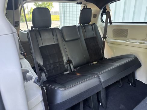 Used 2017 Dodge Grand Caravan SXT FWD image 14
