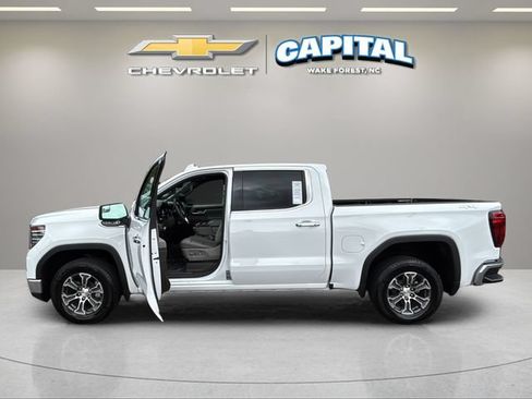 Used 2026 GMC Sierra 1500 SLT AWD/4WD image 9