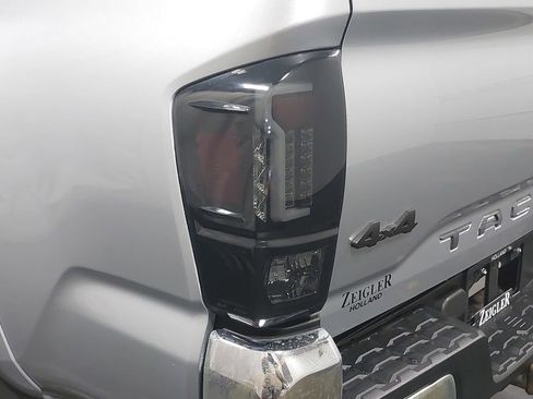 Used 2022 Toyota Tacoma SR5 w/ SR5 Appearance Package (SM) image 59